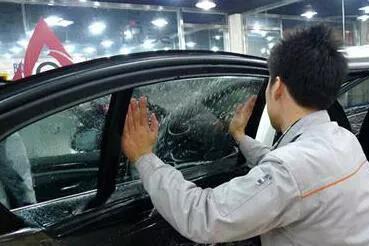 购车礼品不是越多越好，精明选择值钱的汽车美容服务